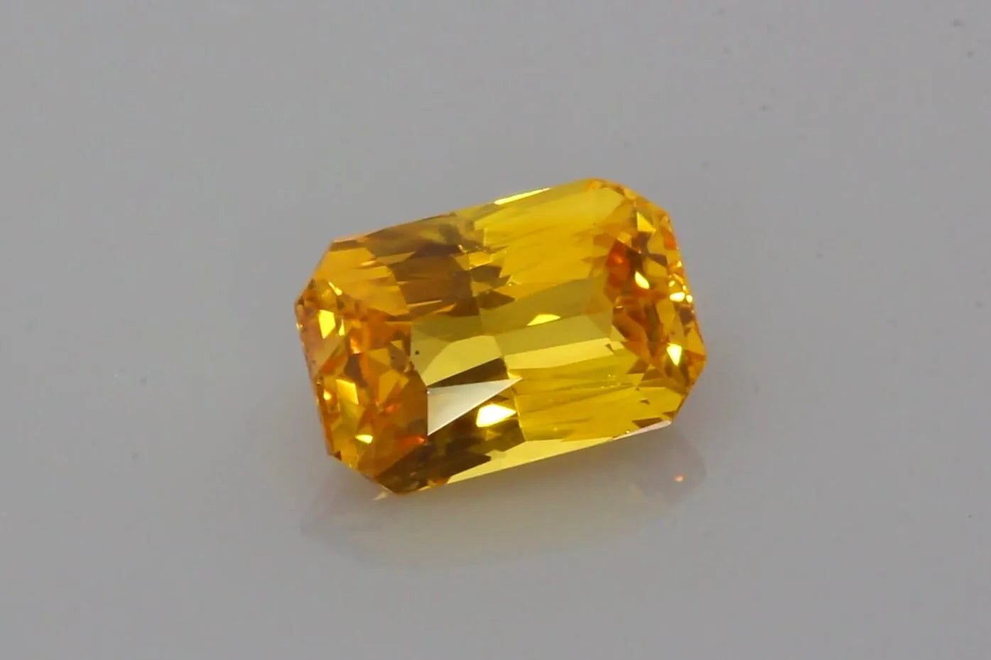 3.00ct Emerald Natural Sapphire (Colour Orange, Clarity Eye Clean, Cut Faceted)